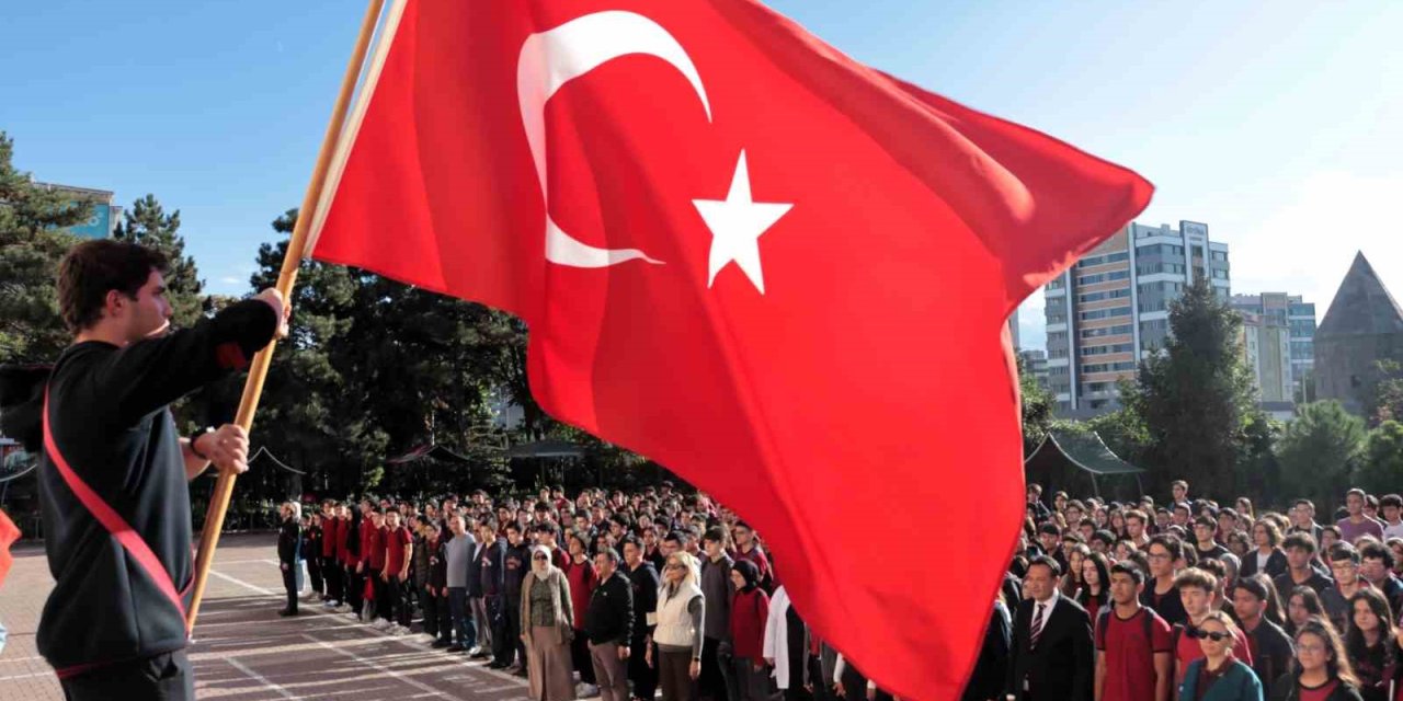 Kayseri’de Okullarda Filistin İçin Saygı Duruşu