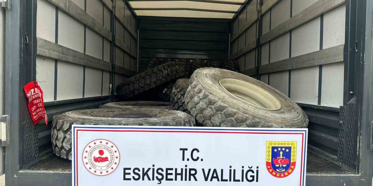 Kamyon Lastiği Hırsızı İle Çalıntı Mallarını Satın Alan Şahıs Jandarma Tarafından Yakalandı