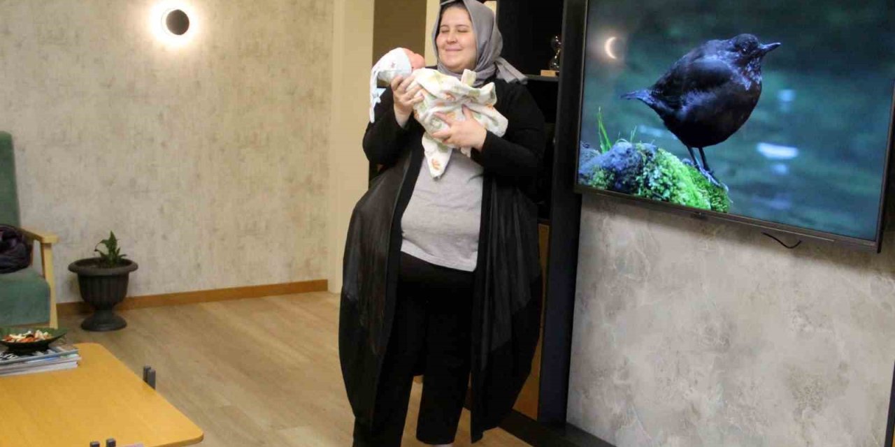 "hayatınla Kumar Oynuyor, Elinde Bomba Taşıyorsun" Sözlerine Aldırmadı, 172 Kiloda Annelik Duygusunu Yaşadı