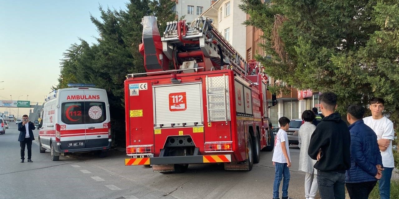 “Basın Mensubuyum” Dedi, Kameralara Saldırdı