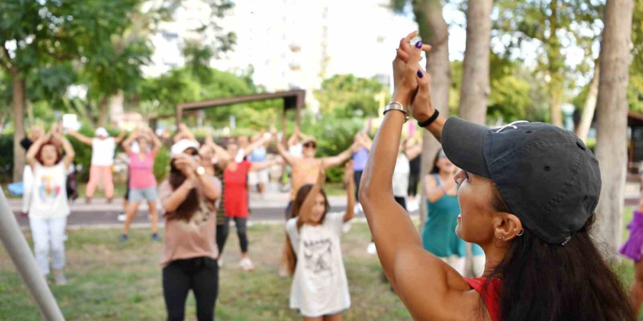 Dans Ederek Zinde Kaldılar