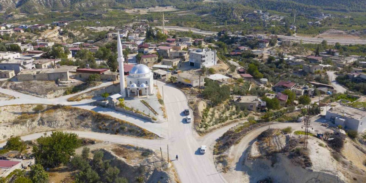 Mersin’de Kırsal Mahallelerde Yol Çalışmaları Sürüyor