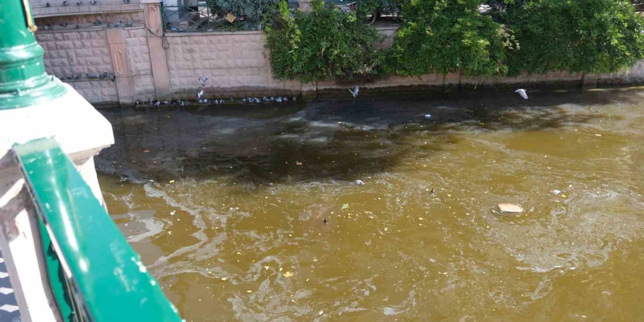 Porsuk Çayı’ndaki Pislikler Vatandaşın Tepkisine Neden Oldu
