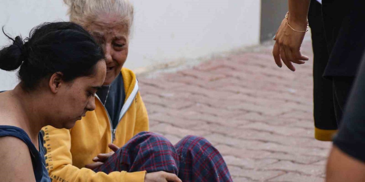 Antalya’da 4 Katlı Dairede Yangın Paniği, Yaşlı Kadını Kurtaran Kurye Dumandan Etkilendi