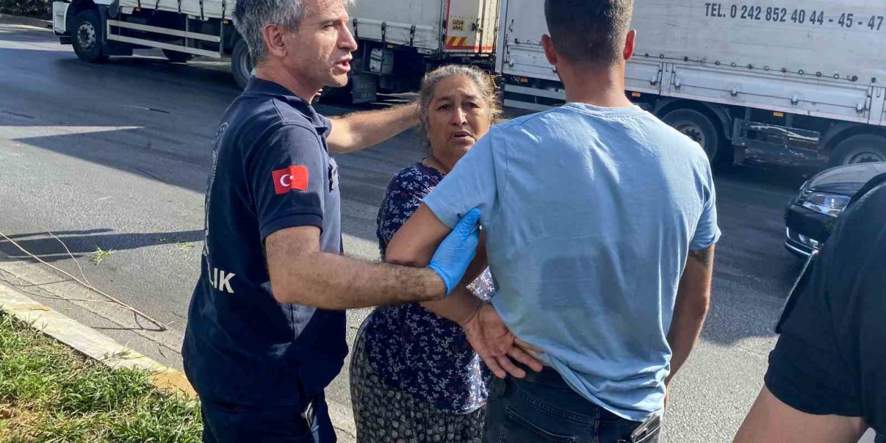 Feci Kazada Ölümden Dönen Gence, Kadın Akrabasından Sevinç Öpücüğü