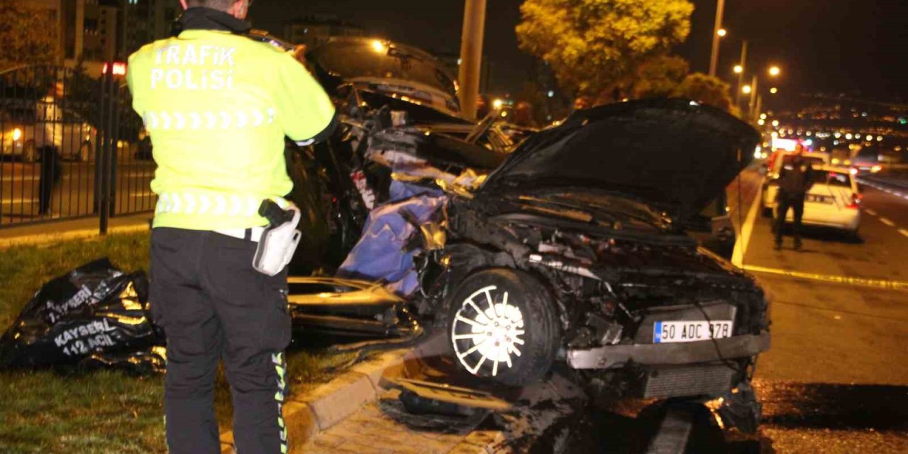 Kayseri’de Feci Kaza: Tıra Arkadan Çarpan Otomobildeki 1 Kişi Öldü, 2 Kişi Yaralandı
