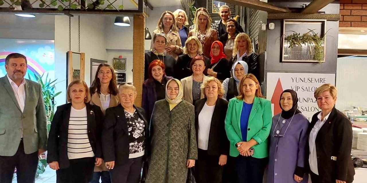 Kadın Muhtarlar Onuruna Yemek Düzenlendi