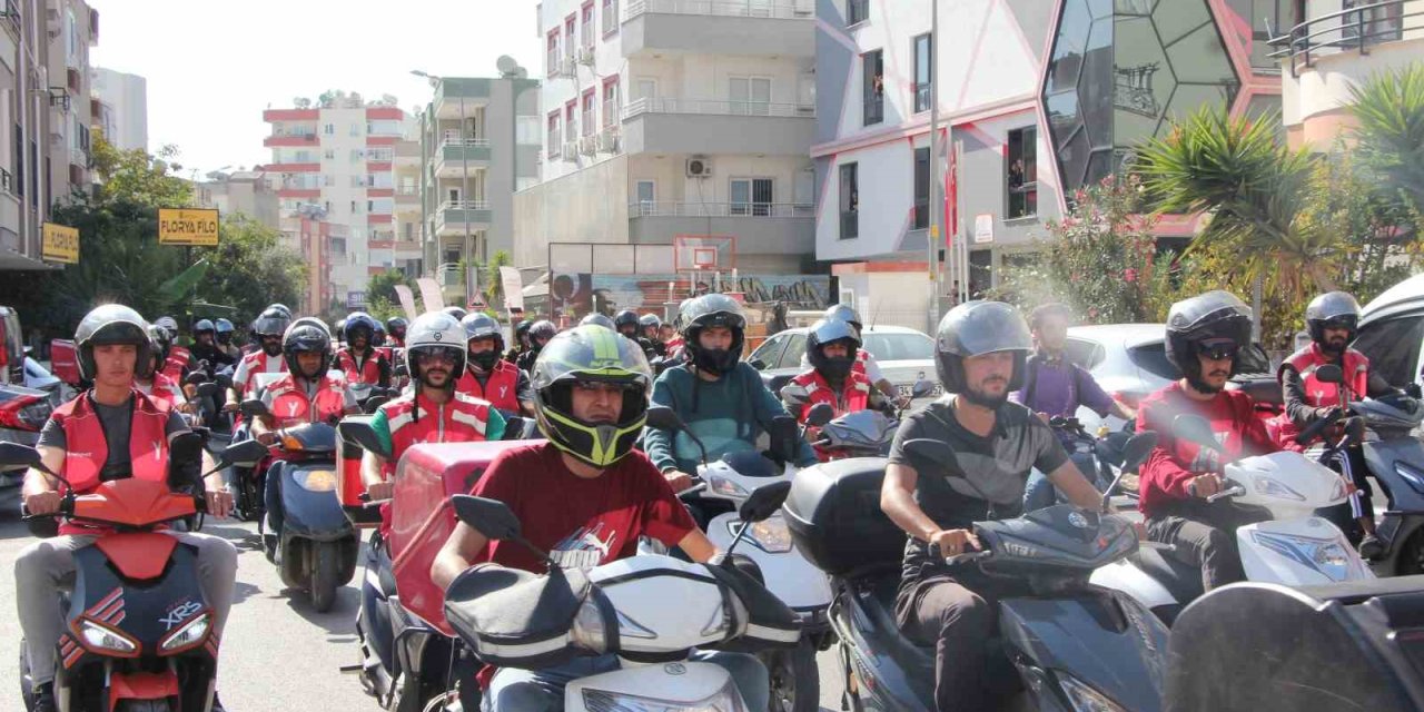 Mersin’de Kuryeler Ölen Arkadaşları İçin Konvoy Yaptı