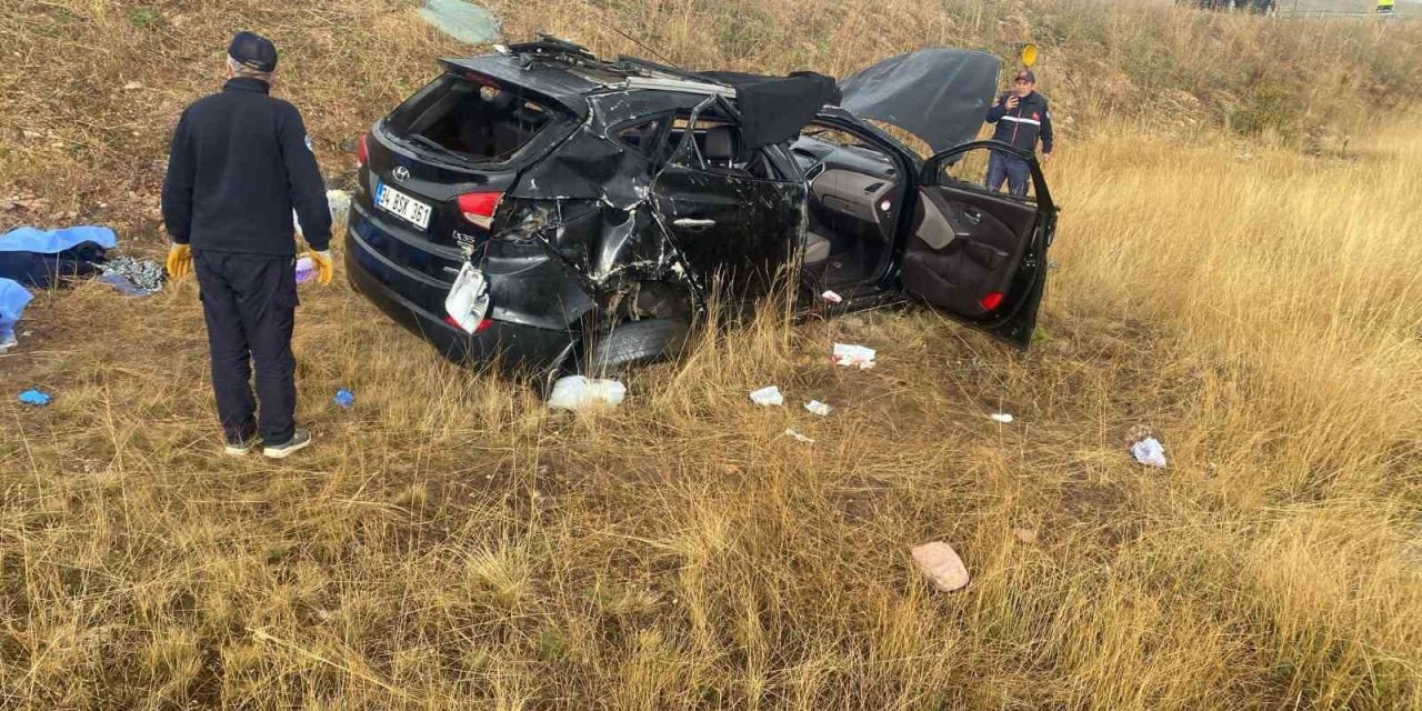 Otomobil Takla Attı: 1 Ölü 2 Yaralı