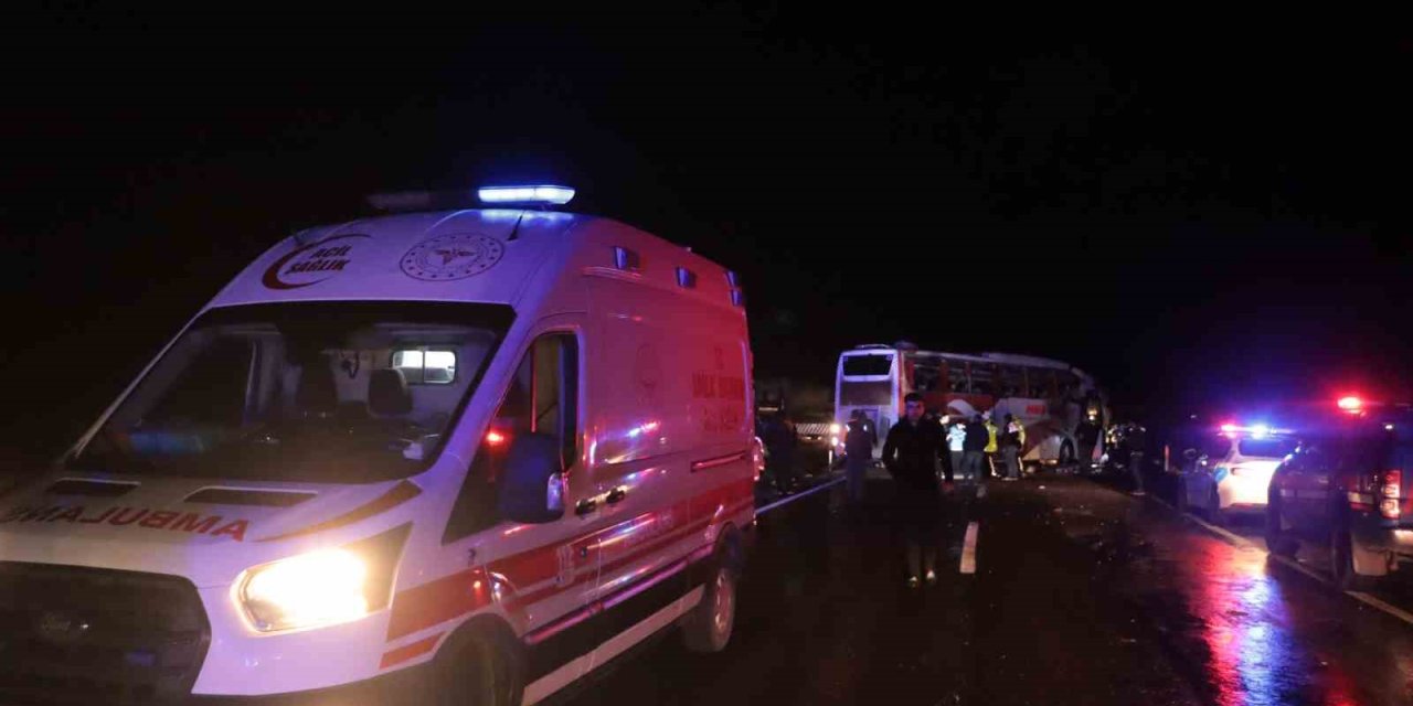 Kayseri’de Yolcu Otobüsü Devrildi: Çok Sayıda Yaralı Var