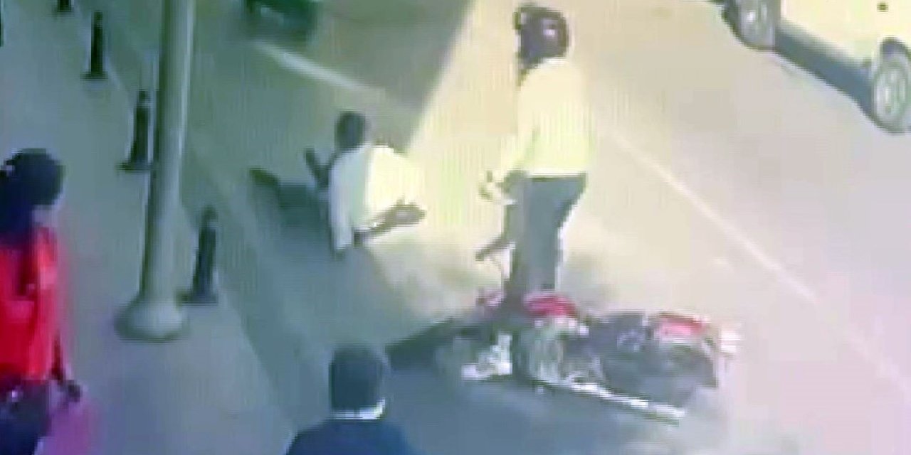 Motosikletin Yayaya Çarpma Anı Kameraya Yansıdı