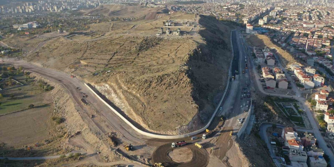 Başkan Büyükkılıç, 70 Milyon Tl’lik Yolda Asfalt Çalışmasını İnceledi