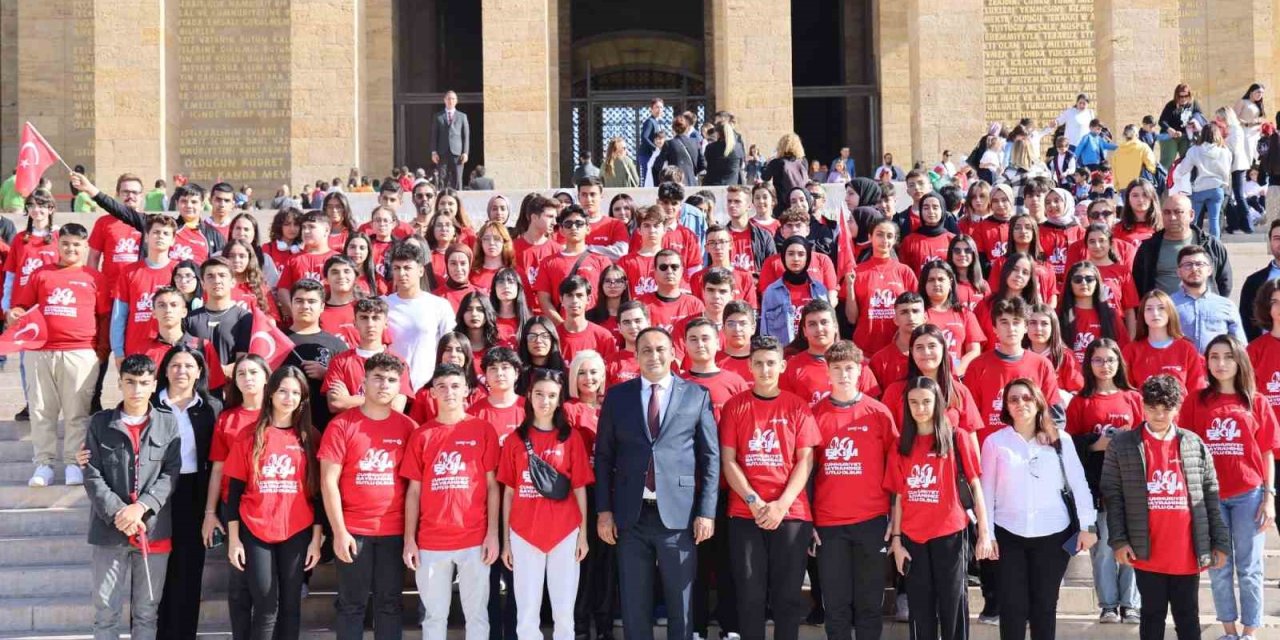Toroslar’ın Gençleri Anıtkabir’i Ziyaret Etti