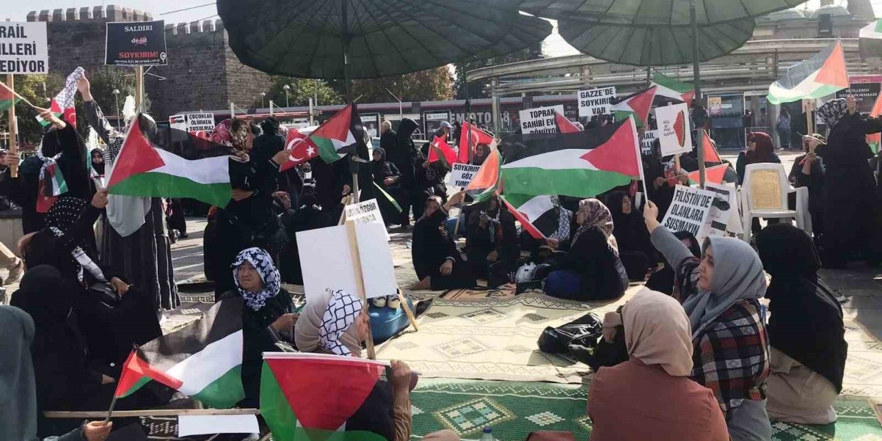 Kayseri’de Filistin İçin Oturma Eylemi Başlatıldı