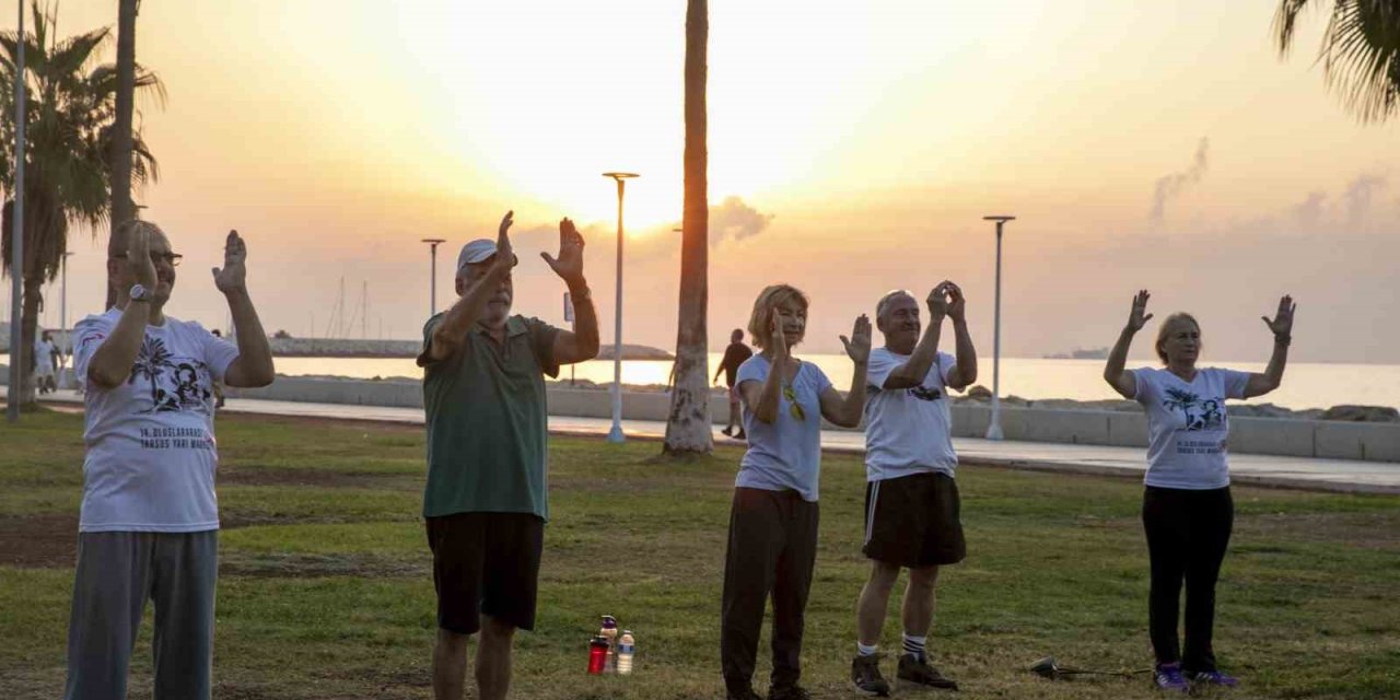 Mersin’de Güneşin Doğuşu Eşliğinde Sabah Sporu