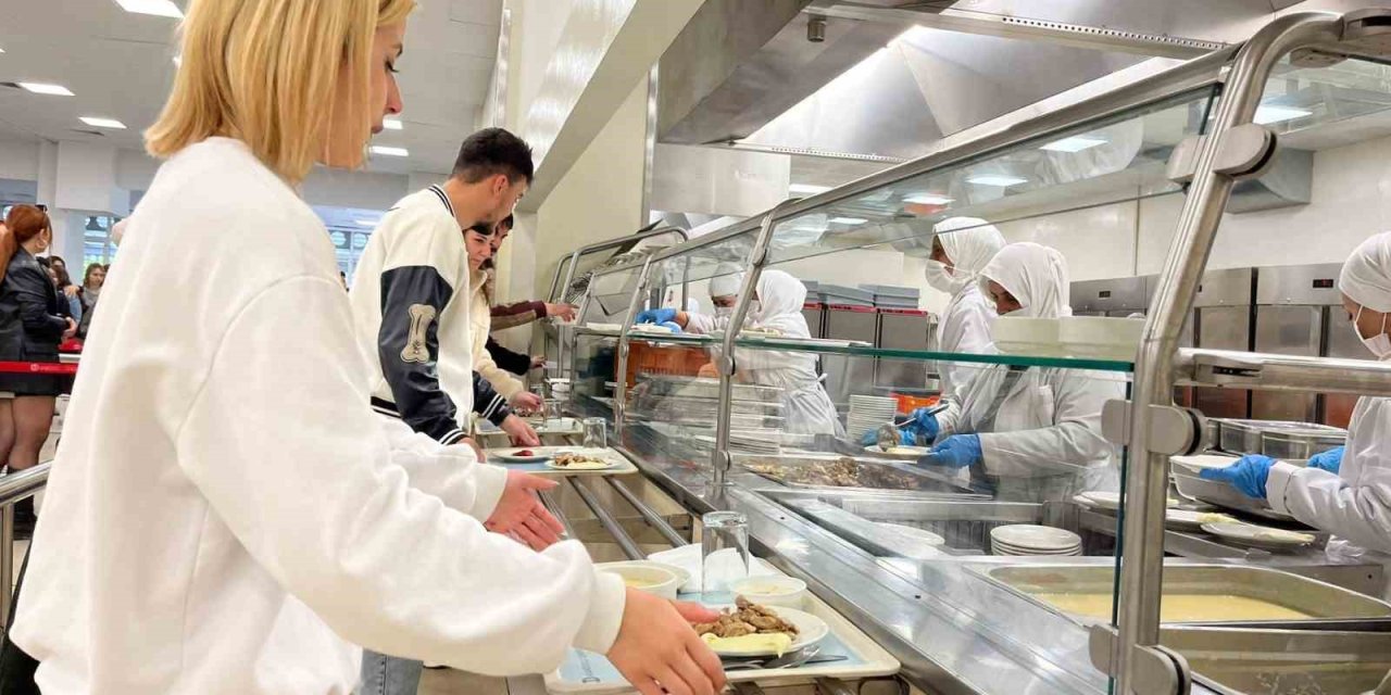 Cumhuriyet’in 100’üncü Yılında Öğrencilere Ücretsiz Yemek Etkinliği