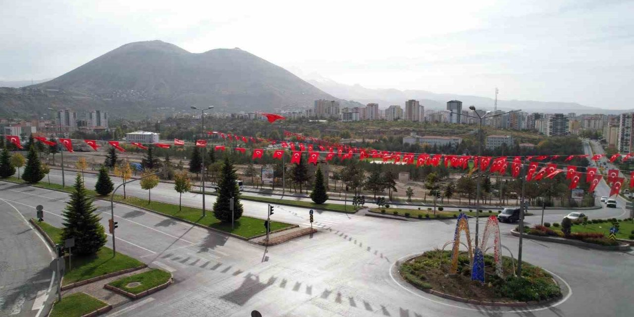 Talas’ta Yer Gök Kırmızı Beyaz