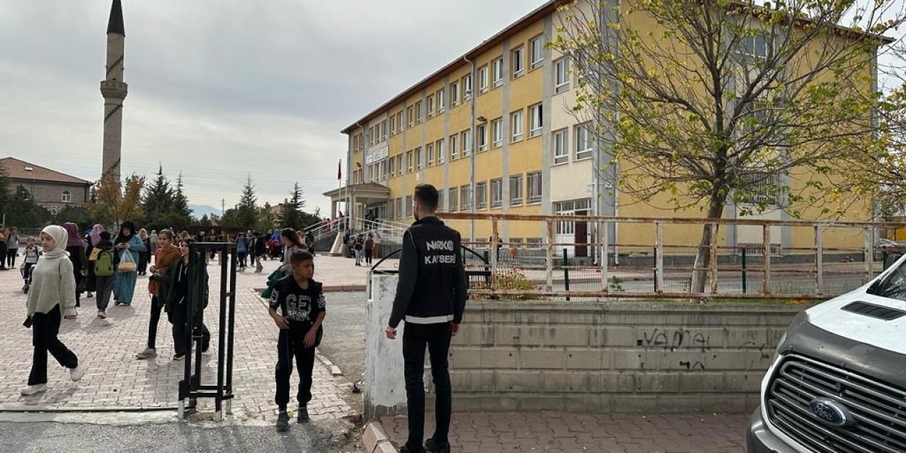 Narkotik Polisi, Okul Civarı Ve Metruk Binaları Denetledi