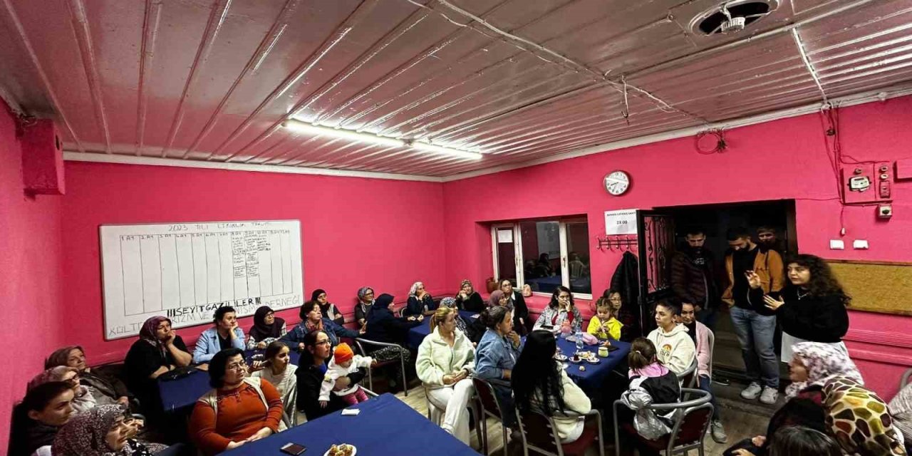 Erkekler Evde Kadınlar Lokalde