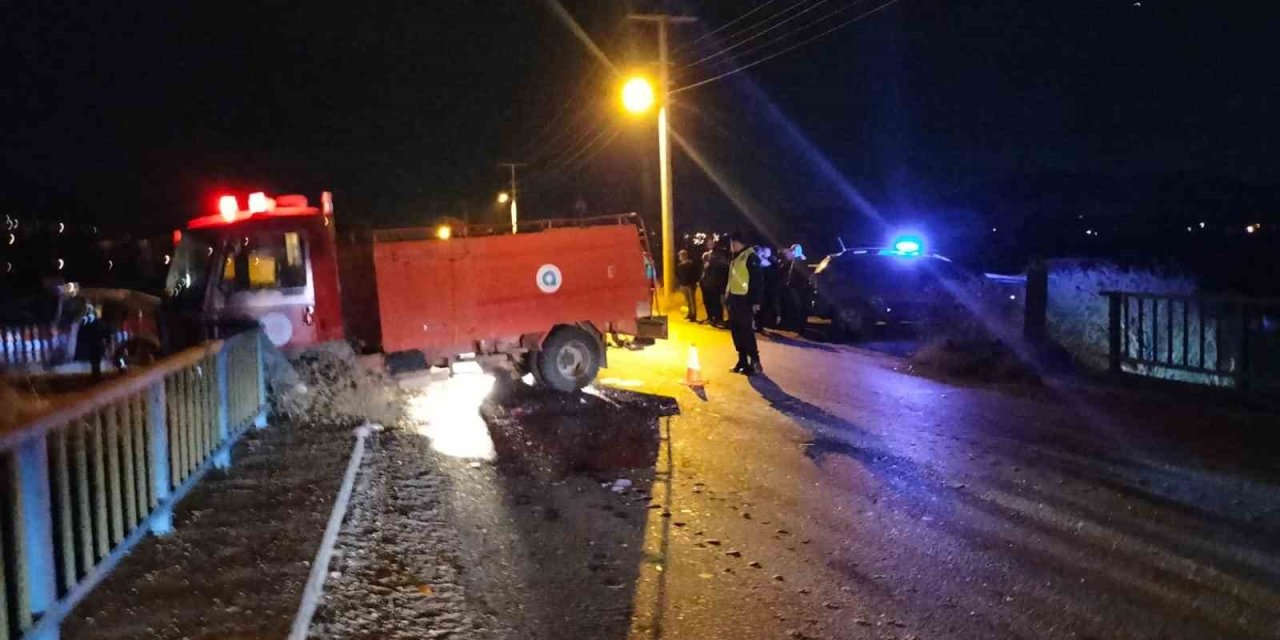 Antalya’da İtfaiye Aracı İle Otomobil Çarpıştı: 2 Yaralı