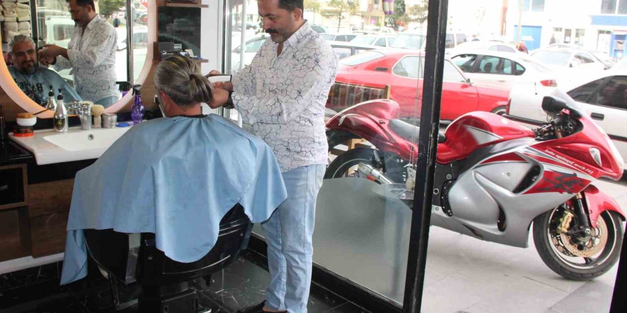 Kayserili Berber Amerika’ya Tepki İçin Amerikan Tıraşını Yasakladı