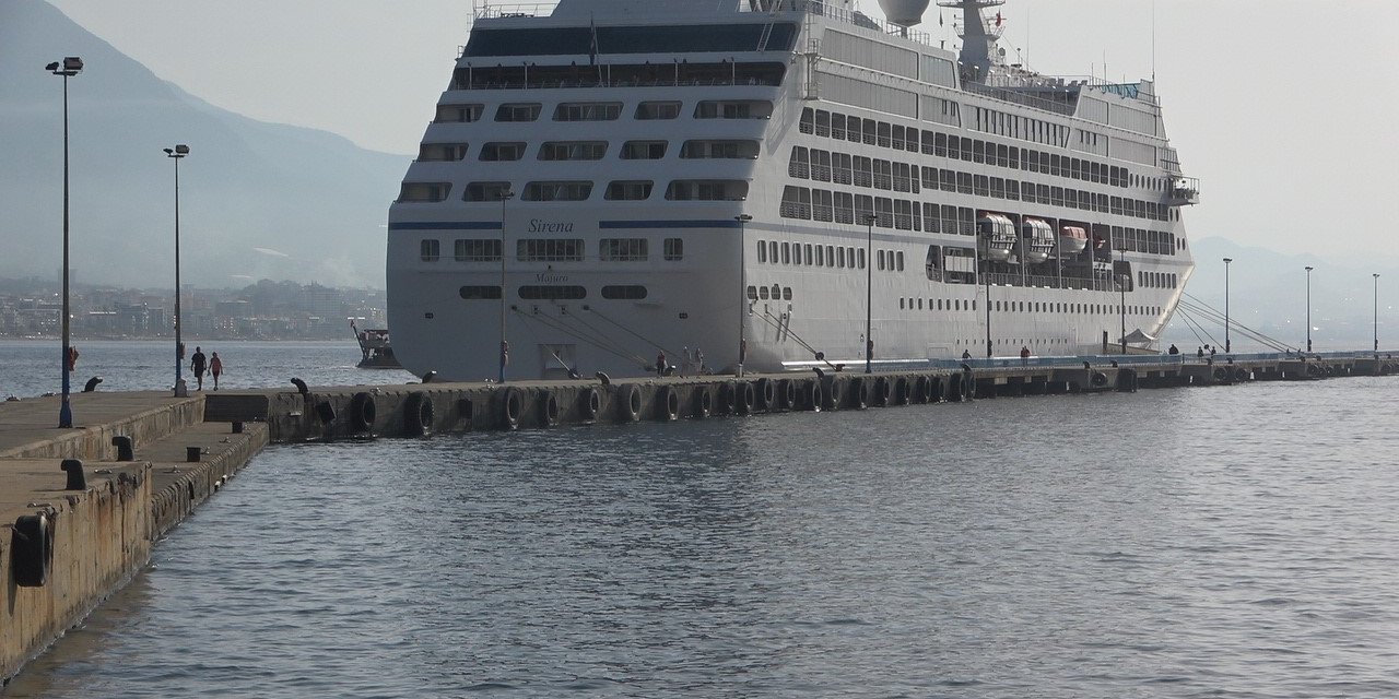 Abd’li 651 Yolcu Ve 392 Personel Taşıyan Kruvaziyer Alanya Limanı’na Demirledi