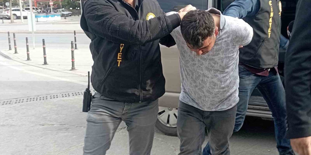 Kayıp İhbarında Bulunduğu Karısını Öldürüp Uçurumdan Atmış