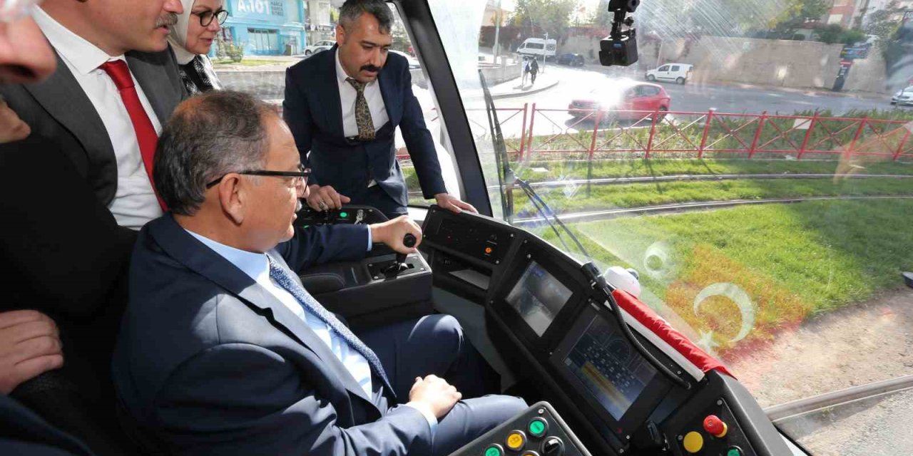 Talas Mevlana-cumhuriyet Meydanı Tramvay Hattı, Bakan Özhaseki’nin Sürüşü İle Hizmete Başladı