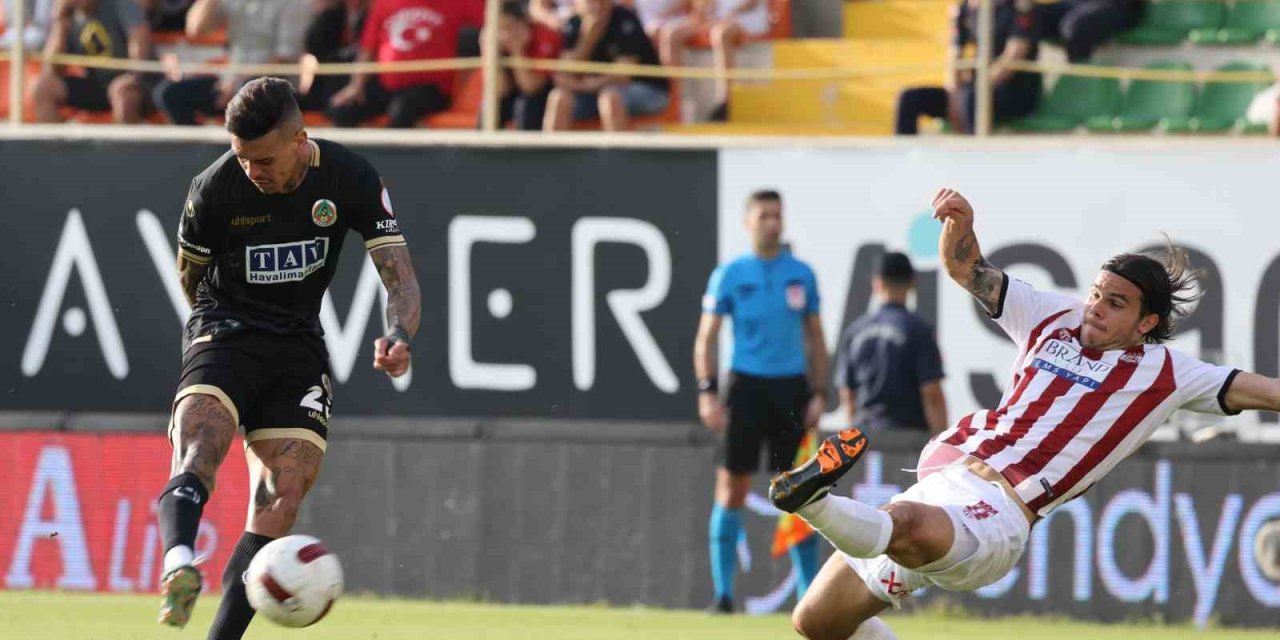 Trendyol Süper Lig: Alanyaspor: 0 - Sivasspor: 0 (ilk Yarı)