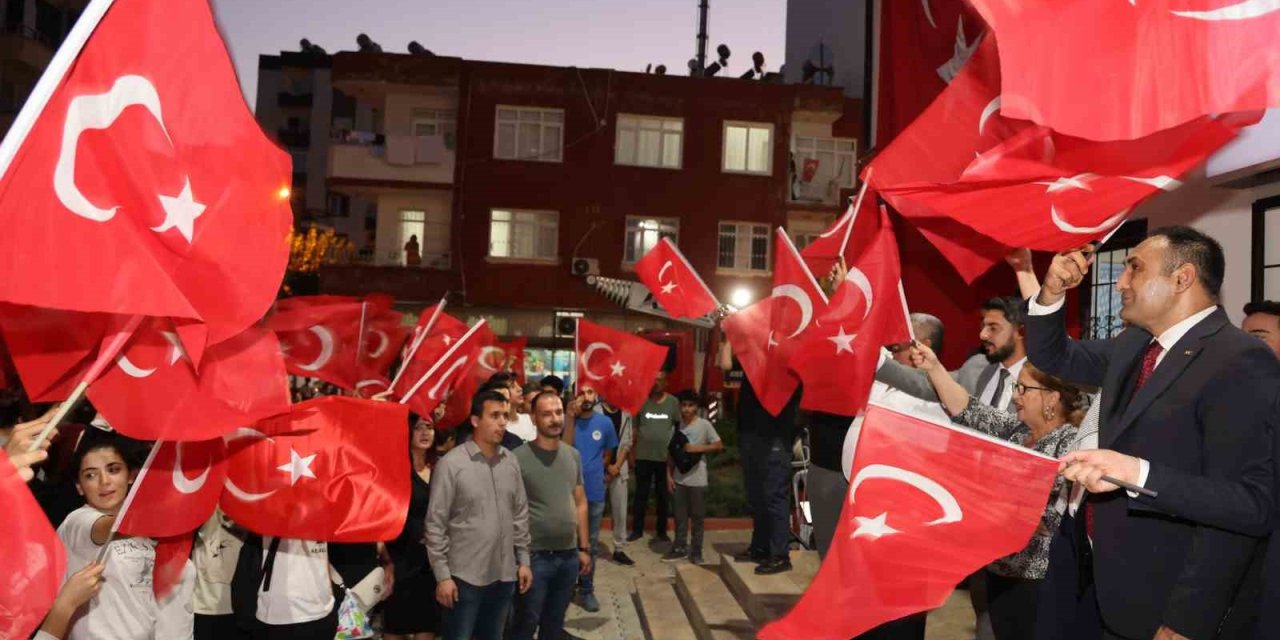 Toroslar’da Gençler Cumhuriyet Bayramını Coşkuyla Kutladı