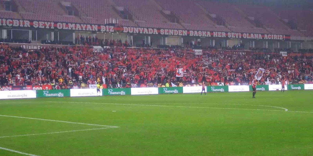 Eskişehirspor Tribünlerinde Cumhuriyetin 100’üncü Yıl Coşkusu Yaşandı
