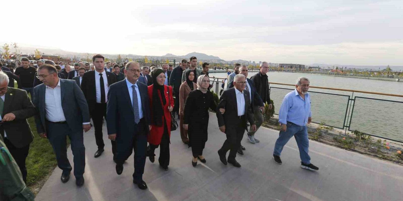 Bakan Özhaseki Ve Başkan Büyükkılıç , Kayseri Gastronomi Günleri’nde