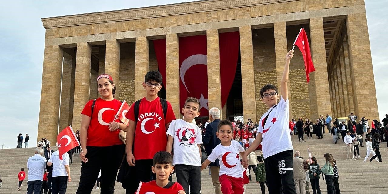 Mersin Mezitli’den İlkokul Öğrencileri Cumhuriyet’in 100. Yılında Anıtkabir’de