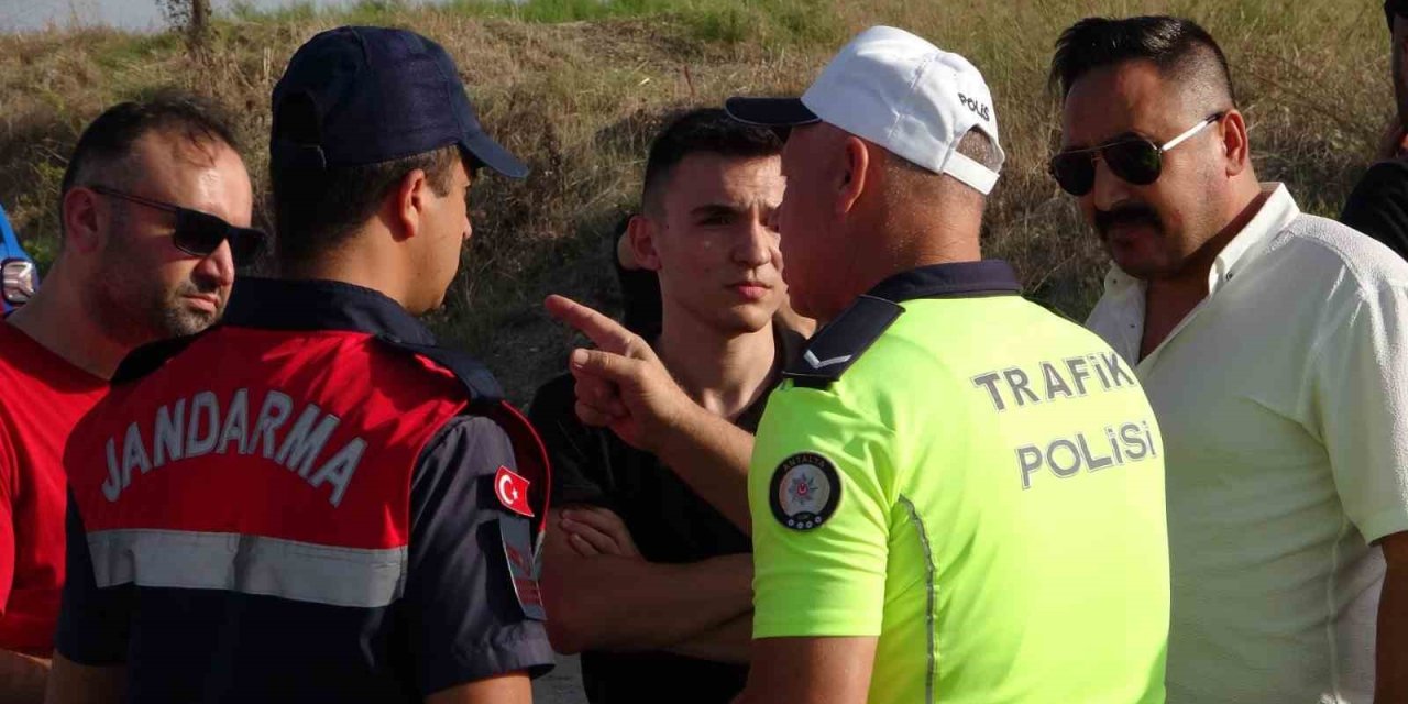 Kamyonetin Aynasına Çarpıp Otomobilin Altında Sürüklenen Motosiklet Sürücüsü Hayatını Kaybetti