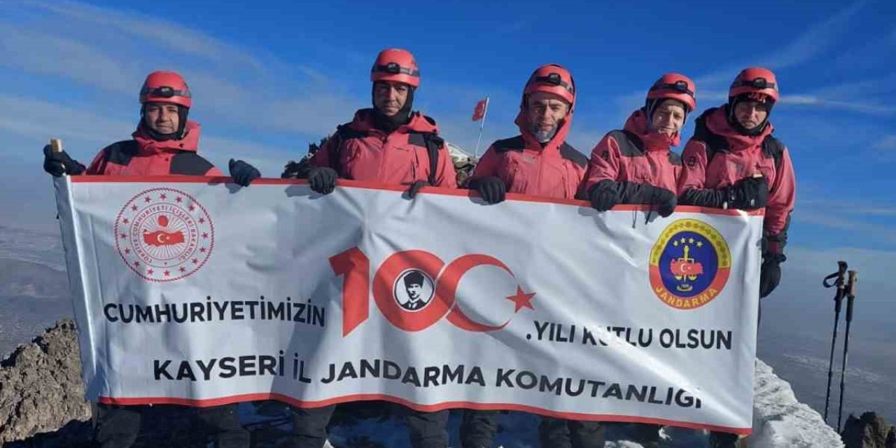 Jak, Erciyes’in Zirvesine Tırmandı