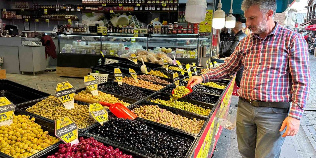 Rengârenk Zeytinler Tezgâhları Süslüyor