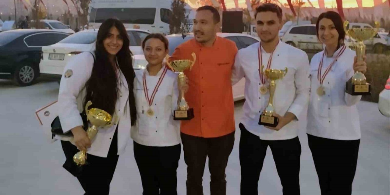 Toros Üniversitesi Aşçılık Öğrencileri, Kayseri Gastronomi Günleri’ne Katıldı