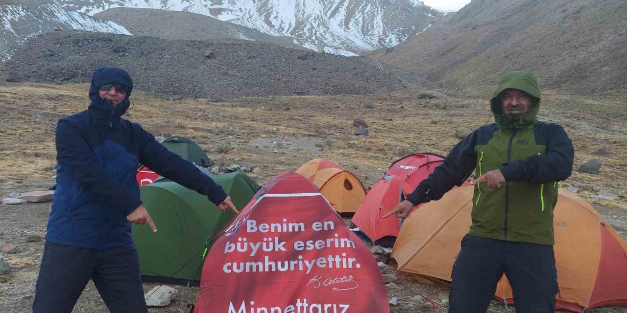 Cumhuriyetin 100. Yılında Erciyes Dağı Zirve Tırmanışı Yapıldı