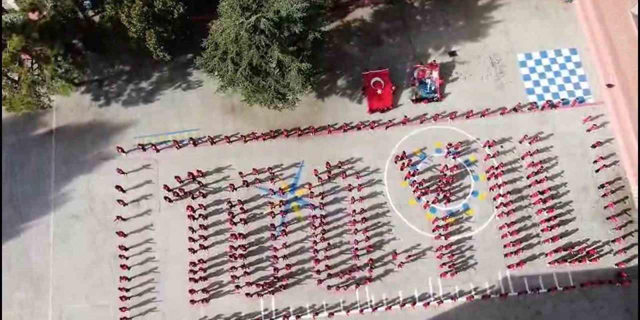400 Öğrenciden Cumhuriyet Bayramı’na Özel Koreografi