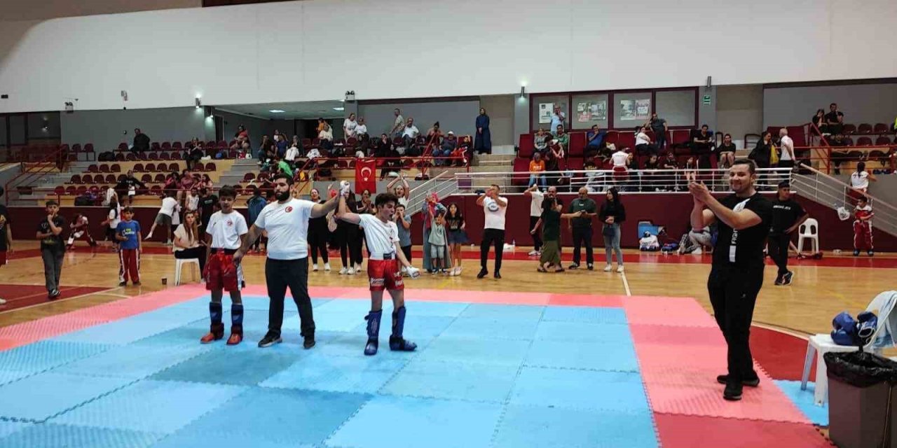 Kemer Belediyesi Kick Boks Takımı’ndan 6 Madalya