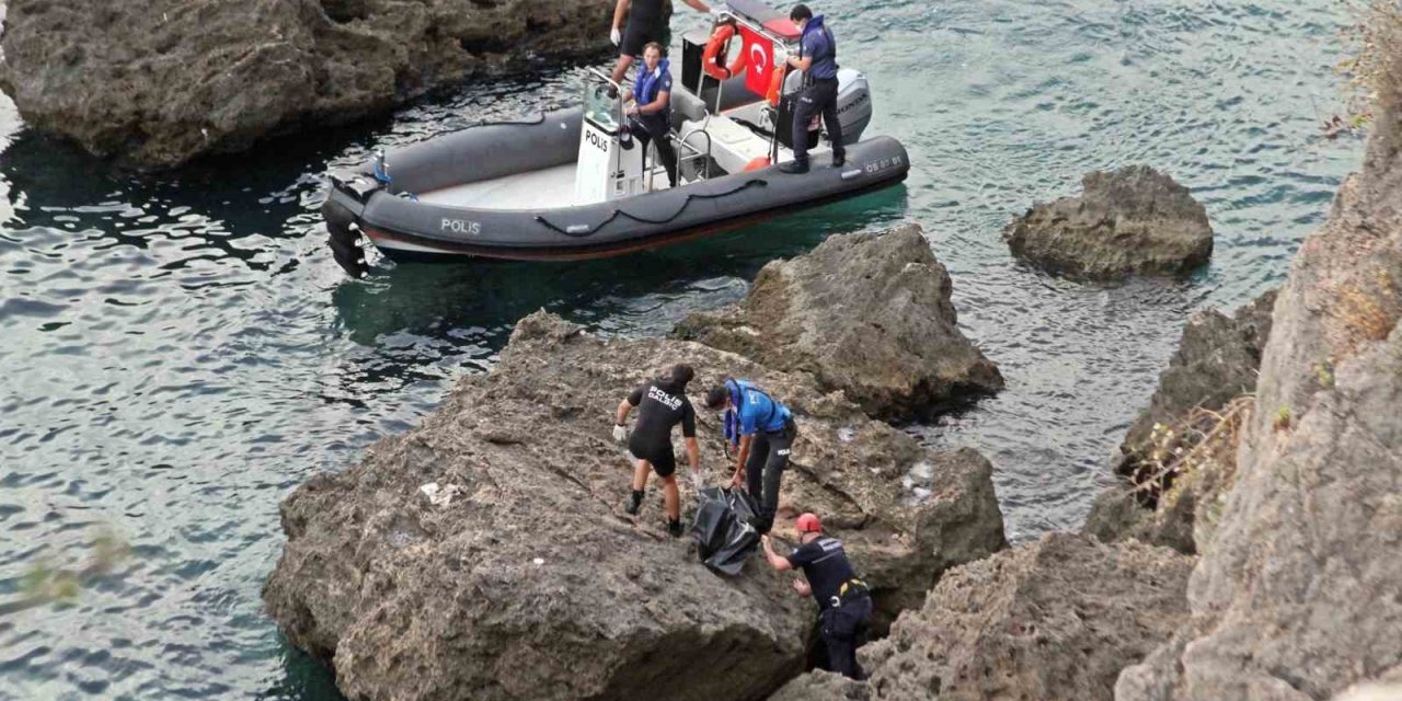 Falezlerde Bulunan Çocuk Cesedini Acılı Anne Elbiselerinden Teşhis Etti