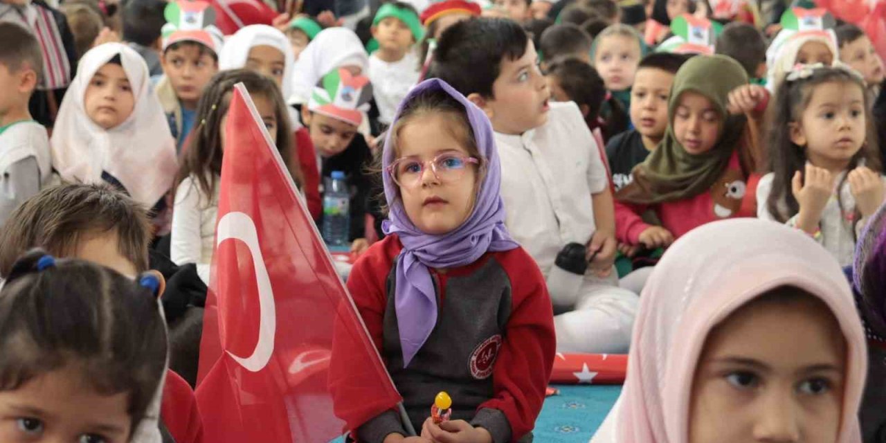 Minik Ellerini ‘filistin’ İçin Semaya Açtılar