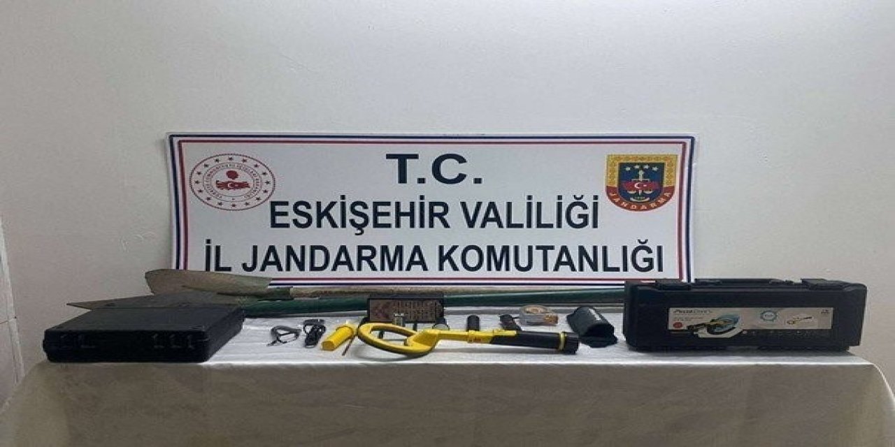Jandarma Kaçak Kazıya Göz Açtırmıyor