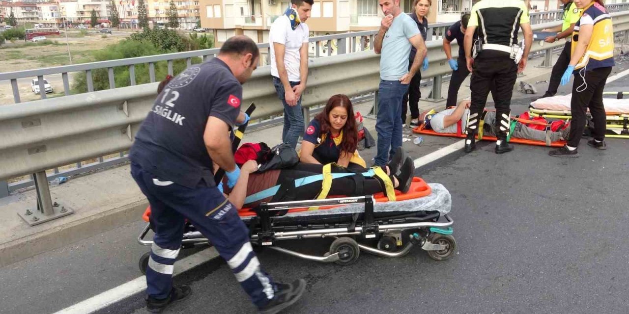 Otomobilin Bariyerlere Çarptığı Kazada Can Pazarı Yaşandı