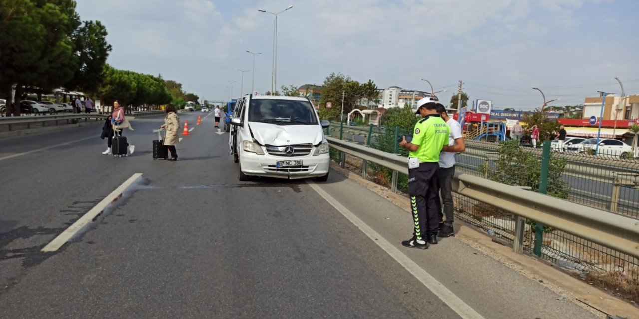 Tur Aracının Çarptığı Otel Çalışanı Kadın Ağır Yaralandı