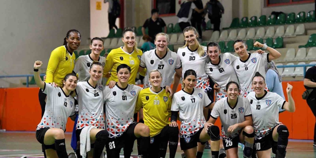 Mavi Kelebekler Zirveyi Sevdi