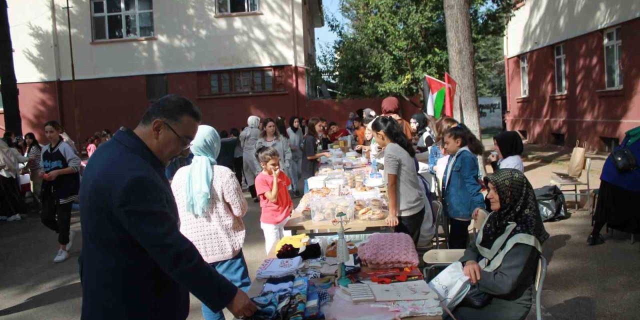Ortaokul Öğrenci Ve Velilerinden Gazze’ye Yardım