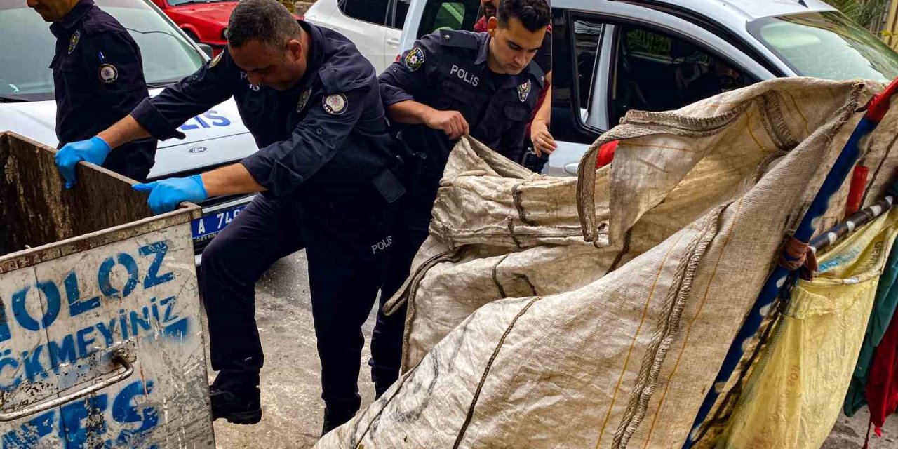 Polise Çöp Konteynerinde Didik Didik Silah Arattı, Çıkmayınca Polis Arabasından İnerek Kendi Elleriyle Teslim Etti