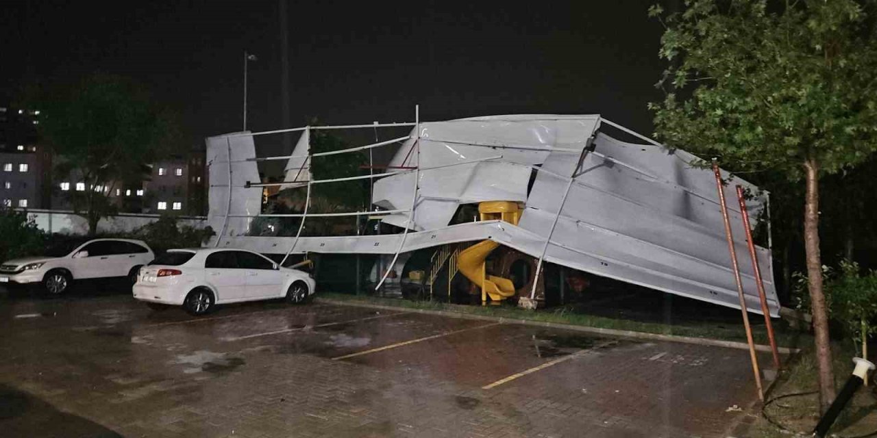 Mersin’de Yağmur Ve Fırtına Etkili Oldu