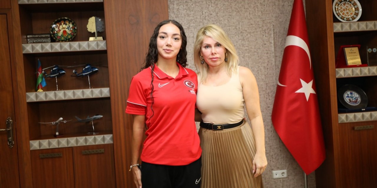 Rektör Özkan, Altın Madalyalı Selinay Tuğçe Kır İle Bir Araya Geldi